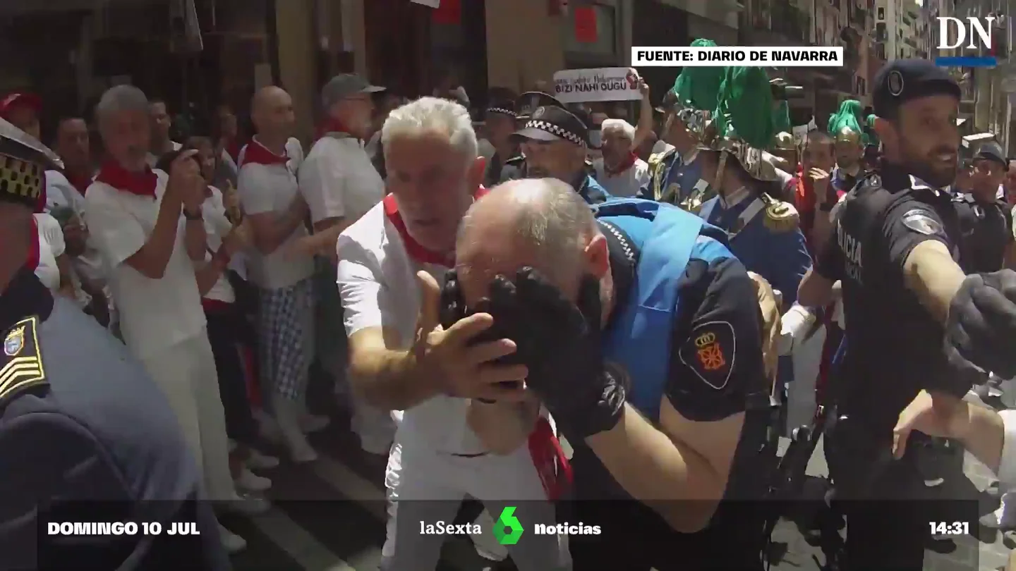 Detienen al hombre que pegó un puñetazo a un agente de la Policía Municipal de Pamplona y le rompió la nariz Detienen al hombre que pegó un puñetazo a un agente de la Policía Municipal de Pamplona y le rompió la nariz