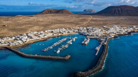 Muelle de la Caleta de Sebo, en La Graciosa