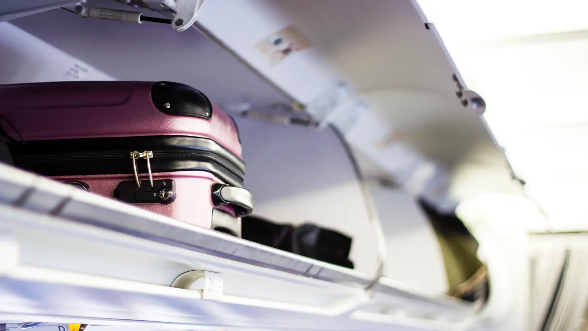 Las medidas de la maleta cabina de las principales aerolíneas en 2023: Ryanair, Iberia, Vueling más