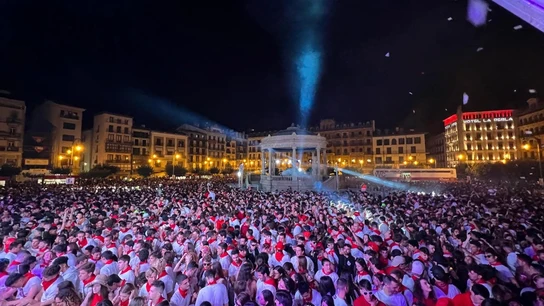 Imagen de la Plaza del Castillo durante las noches de los Sanfermines 2022. Imagen de la Plaza del Castillo durante las noches de los Sanfermines 2022.