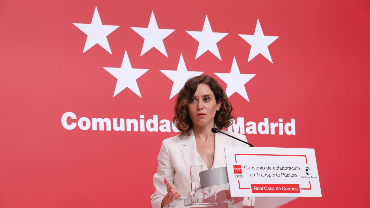 Ayuso confirma que tomó la decisión de las becas sin informar al PP nacional y se queja de que siempre es "la cuestionada" Asegura que actúa con libertad