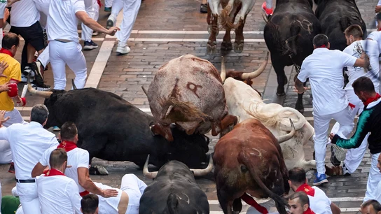 Los Jandilla corren un rápido y emocionante sexto encierro de los Sanfermines Los Jandilla corren un rápido y emocionante sexto encierro de los Sanfermines
