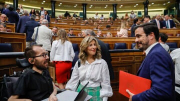 Pablo Echenique, Yolanda Díaz y Alberto Garzón dialogan en el Congreso de los Diputados