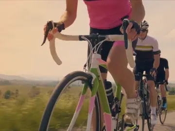 Adelantar a los ciclistas cuando vienen de frente Adelantar a los ciclistas cuando vienen de frente