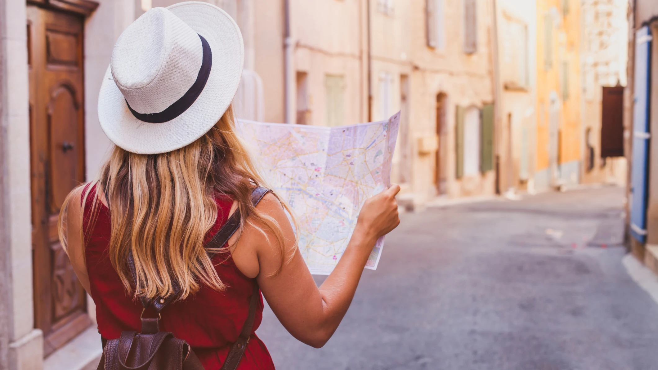 Mujer viajando por Europa
