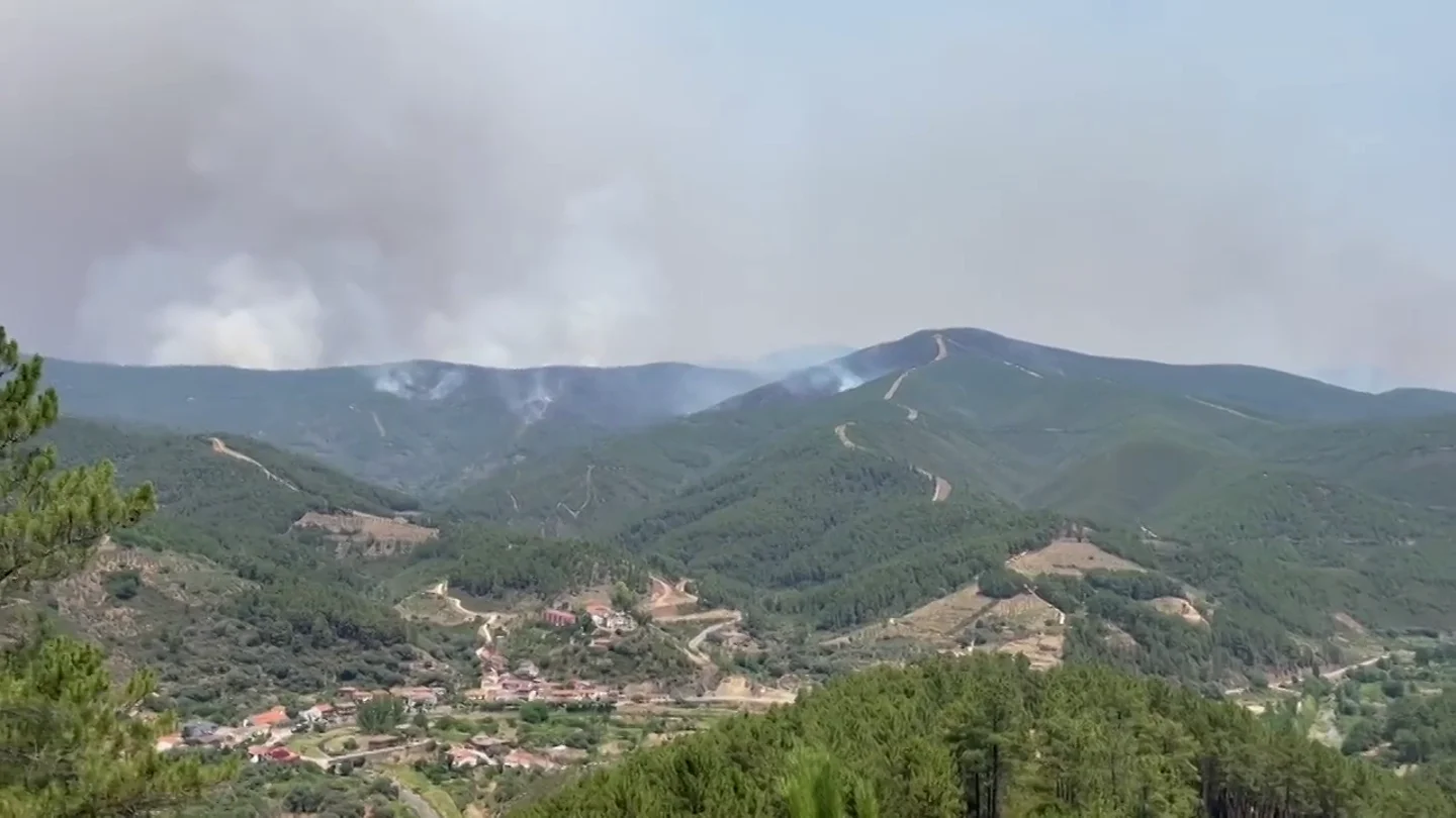 La escala real de un incendio: así se ven 2.500 hectáreas de terreno afectado en Las Mestas La escala real de un incendio: así se ven 2.500 hectáreas de terreno afectado en Las Mestas