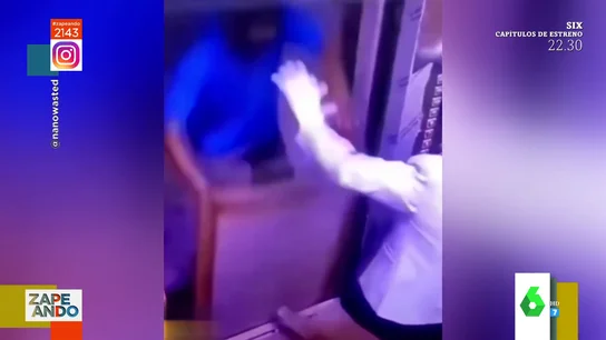 Un cuadro cae por el agujero del ascensor Un cuadro cae por el agujero del ascensor