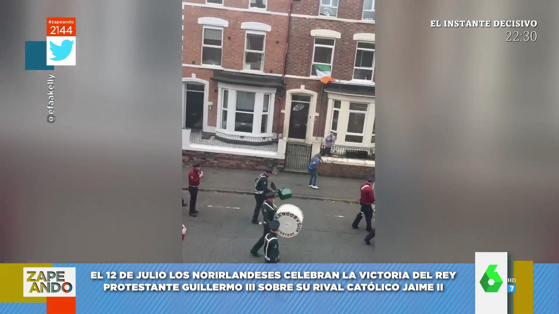 Un irlandes tira un cubo de basura durante la fiesta nacional
