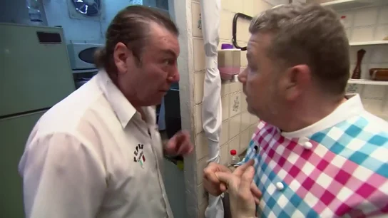 El cara a cara entre Alberto Chicote y el dueño del Pepe's Cantina cuando le acusa de insultarle El cara a cara entre Alberto Chicote y el dueño del Pepe's Cantina cuando le acusa de insultarle