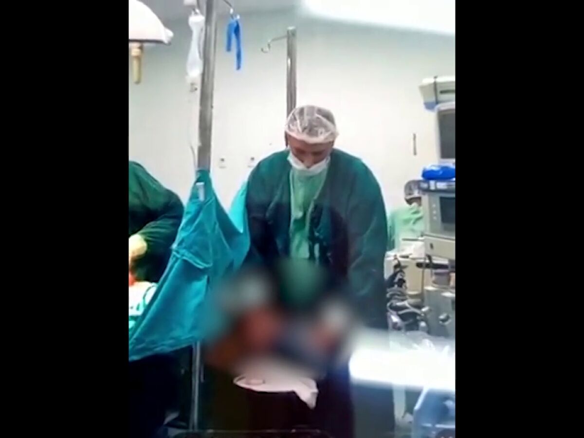 Graban a un anestesista violando a una mujer embarazada a la que sedó para dar a luz en Brasil