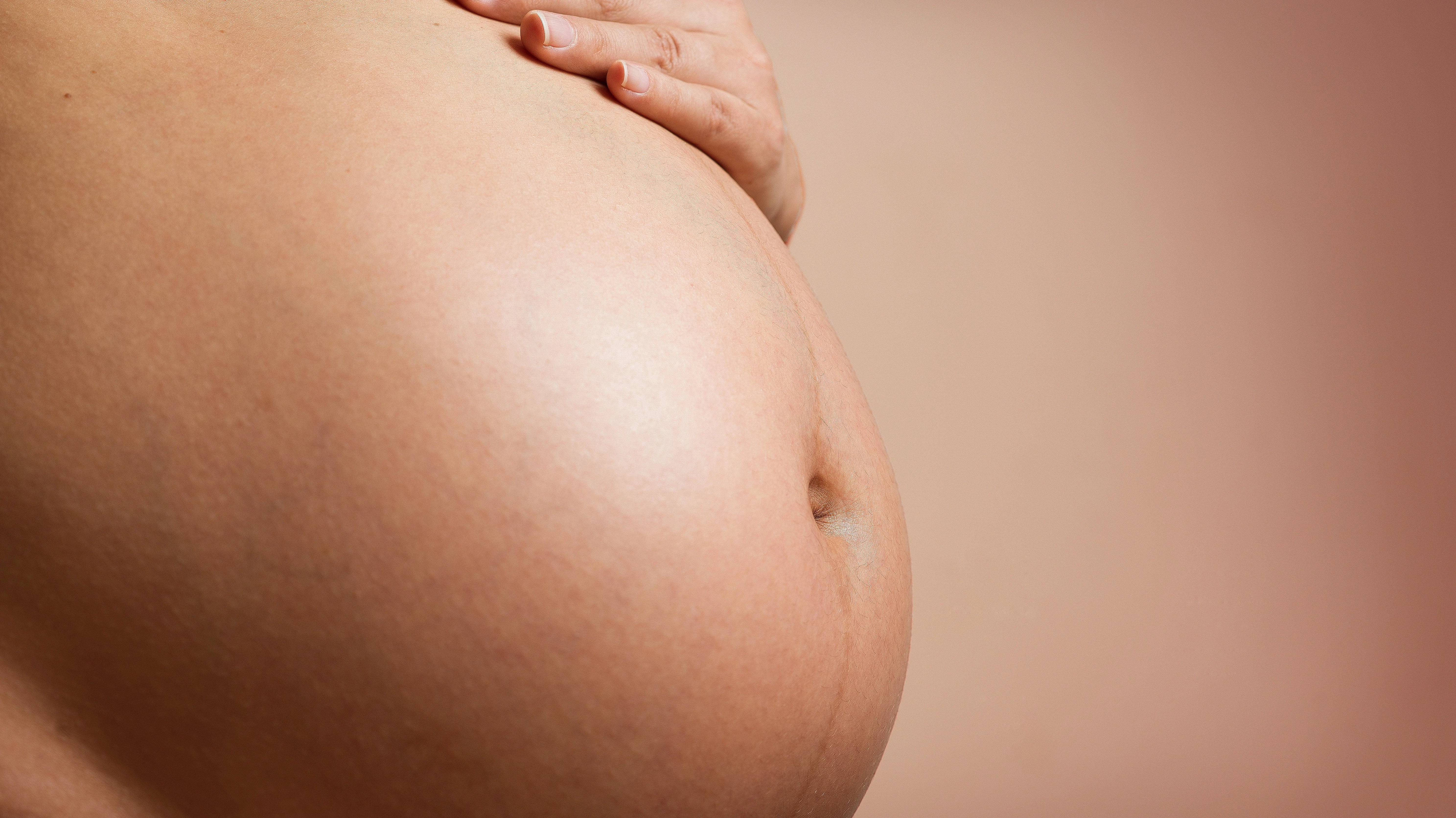 El COVID puede aumentar el grosor de la placenta pero no causa daño en bebés