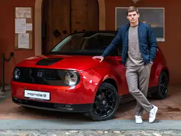 Verstappen con el Honda e Verstappen con el Honda e