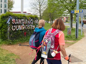 Mujeres haciendo el Camino de Santiago Mujeres haciendo el Camino de Santiago