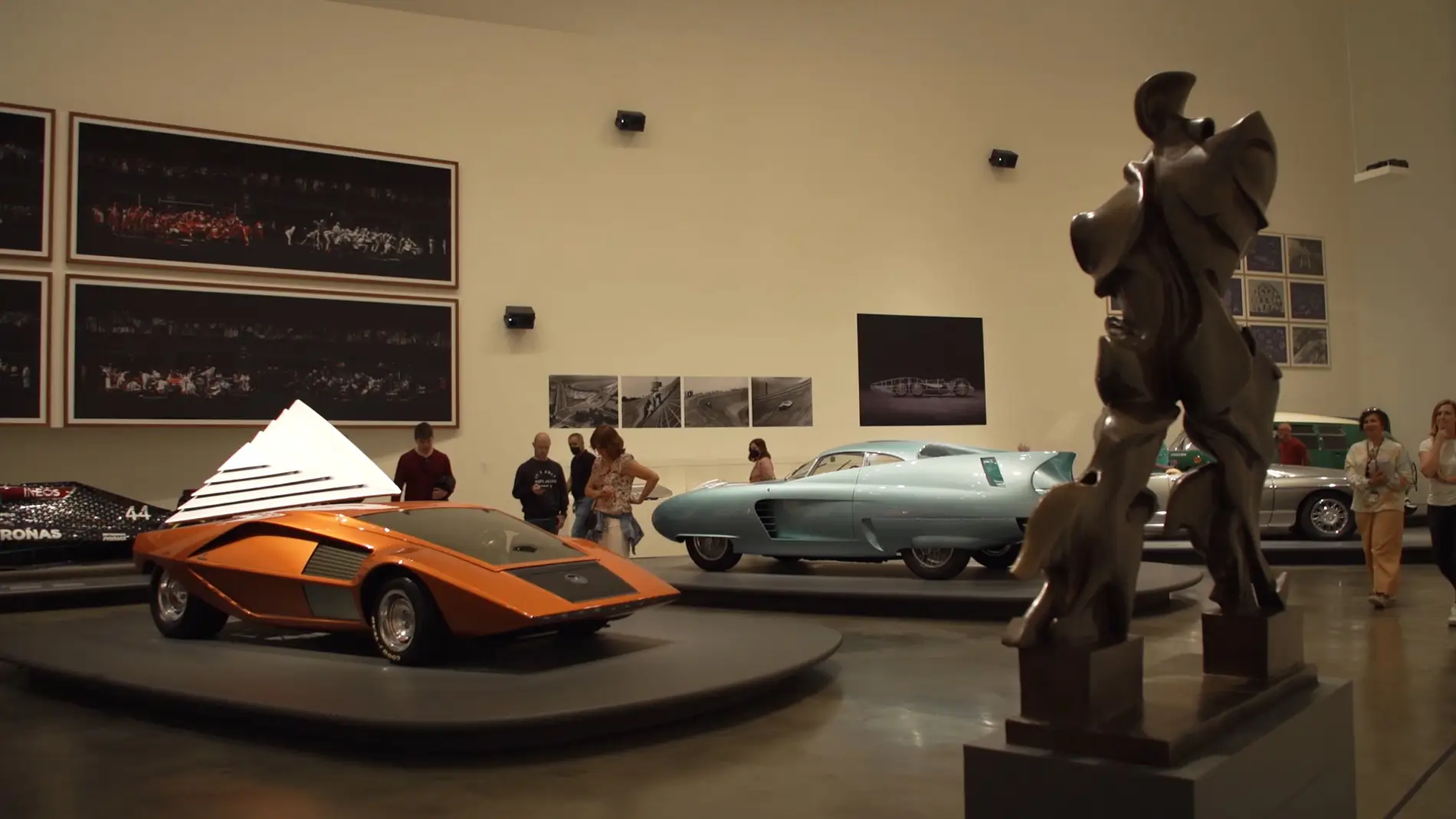 Exposición 'Motion. Autos, Art, Architecture' en el Museo Guggenheim