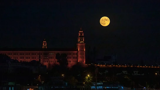 Superluna del Ciervo en Estambul Superluna del Ciervo en Estambul