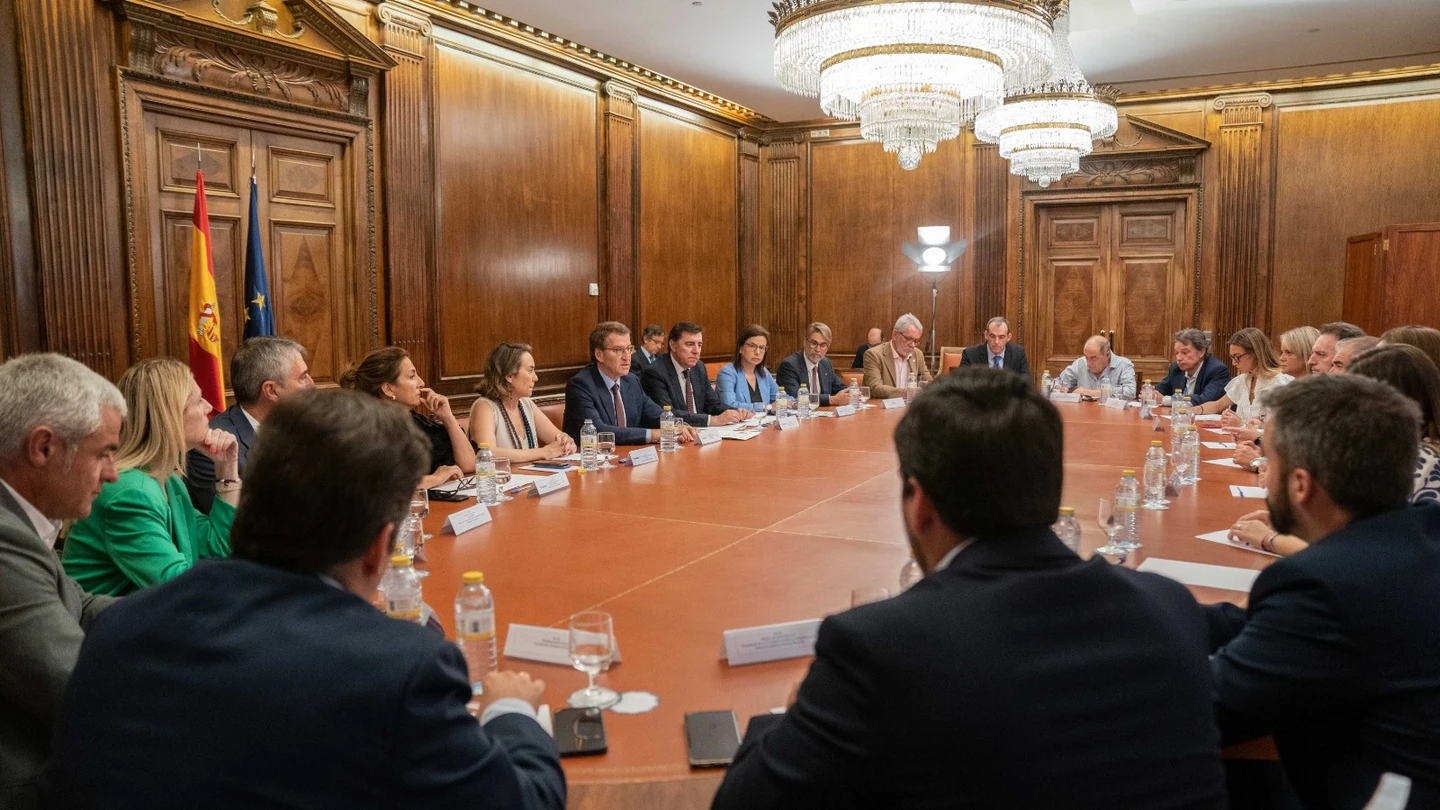 Reunión de Feijóo con asociaciones terroristas Reunión de Feijóo con asociaciones terroristas