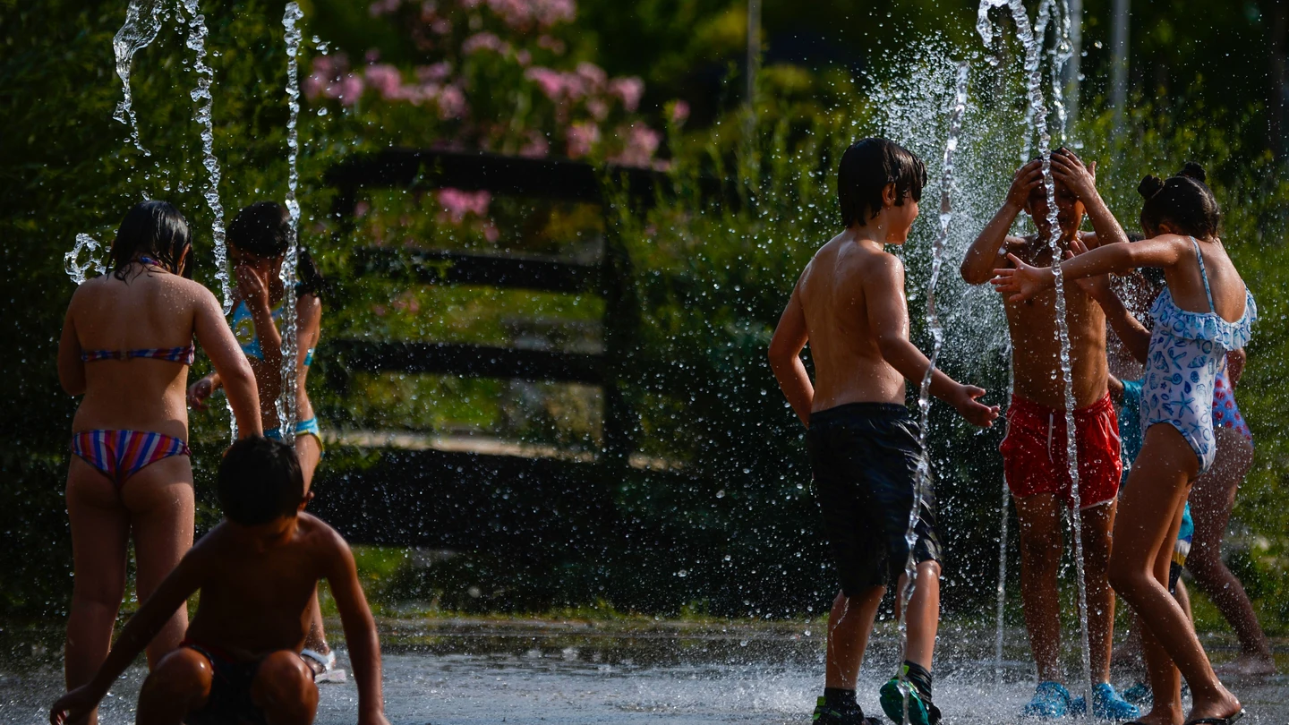 La ola de calor activa la alerta en todas las comunidades menos Canarias por temperaturas que pueden alcanzar los 45ºC La ola de calor activa la alerta en todas las comunidades menos Canarias por temperaturas que pueden alcanzar los 45ºC