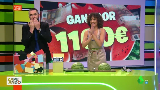 La alegría de Toni Acosta al regalar 1.100 euros en Zapeando a una espectadora de la sandía millonaria: "Se nota la maternidad" La alegría de Toni Acosta al regalar 1.100 euros en Zapeando a una espectadora de la sandía millonaria: "Se nota la maternidad"