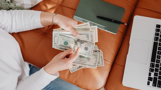 ¿Qué supone que el euro y el dólar valgan lo mismo? Pros y contras para tu bolsillo Tipo de cambio