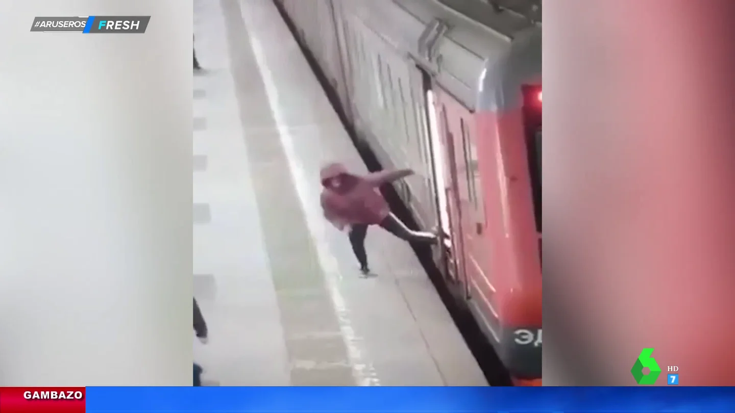 Pierna enganchada metro Pierna enganchada metro