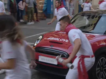 Trece Minis eléctricos sustituyeron a los toros en un peculiar encierro previo a San Fermín Trece Minis eléctricos sustituyeron a los toros en un peculiar encierro previo a San Fermín