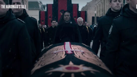 Serena Joy (Yvonne Strahovski) ejercerá como perfecta y doliente viuda en la T5 de 'El cuento de la criada'