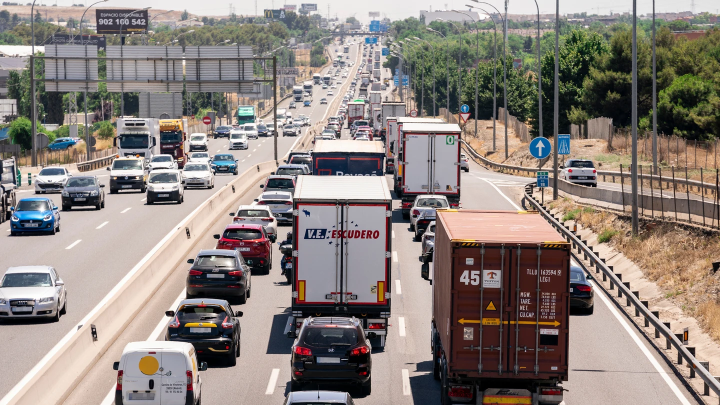 Operación salida de la DGT: ¿Cuándo hay menos tráfico? ¿Qué carreteras hay que evitar? Operación salida de la DGT: ¿Cuándo hay menos tráfico? ¿Qué carreteras hay que evitar?