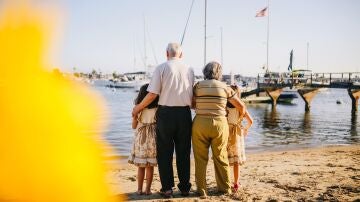 El día de los abuelos es el verano de los abuelos: "La conciliación es gracias a ellos"