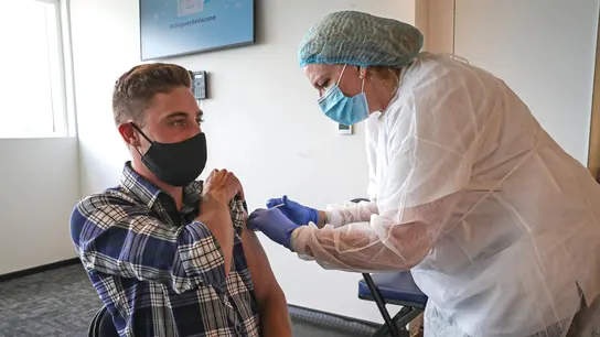 La primera vacuna española contra el coronavirus estará lista este otoño Para la campaña de refuerzo