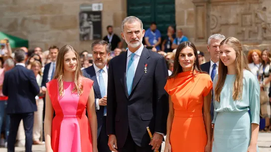 La princesa Leonor se revela como nueva 'it girl' y despunta con su particular estilo Los reyes Felipe y Letizia, la princesa Leonor (i) y la infanta Sofía (d) el pasado 25 de julio.