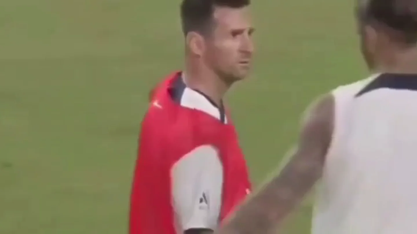 Tensión entre Messi y Ramos en el entrenamiento del PSG: la cara del argentino lo dice todo Tensión entre Messi y Ramos en el entrenamiento del PSG: la cara del argentino lo dice todo