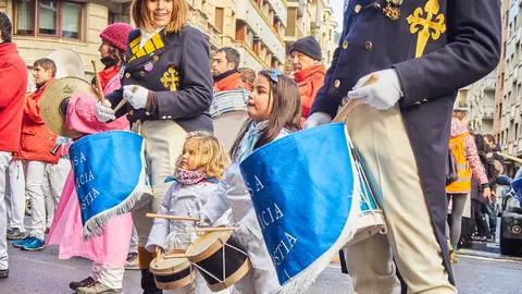 Niños celebrando la tamborrada de San Sebastián Niños celebrando la tamborrada de San Sebastián