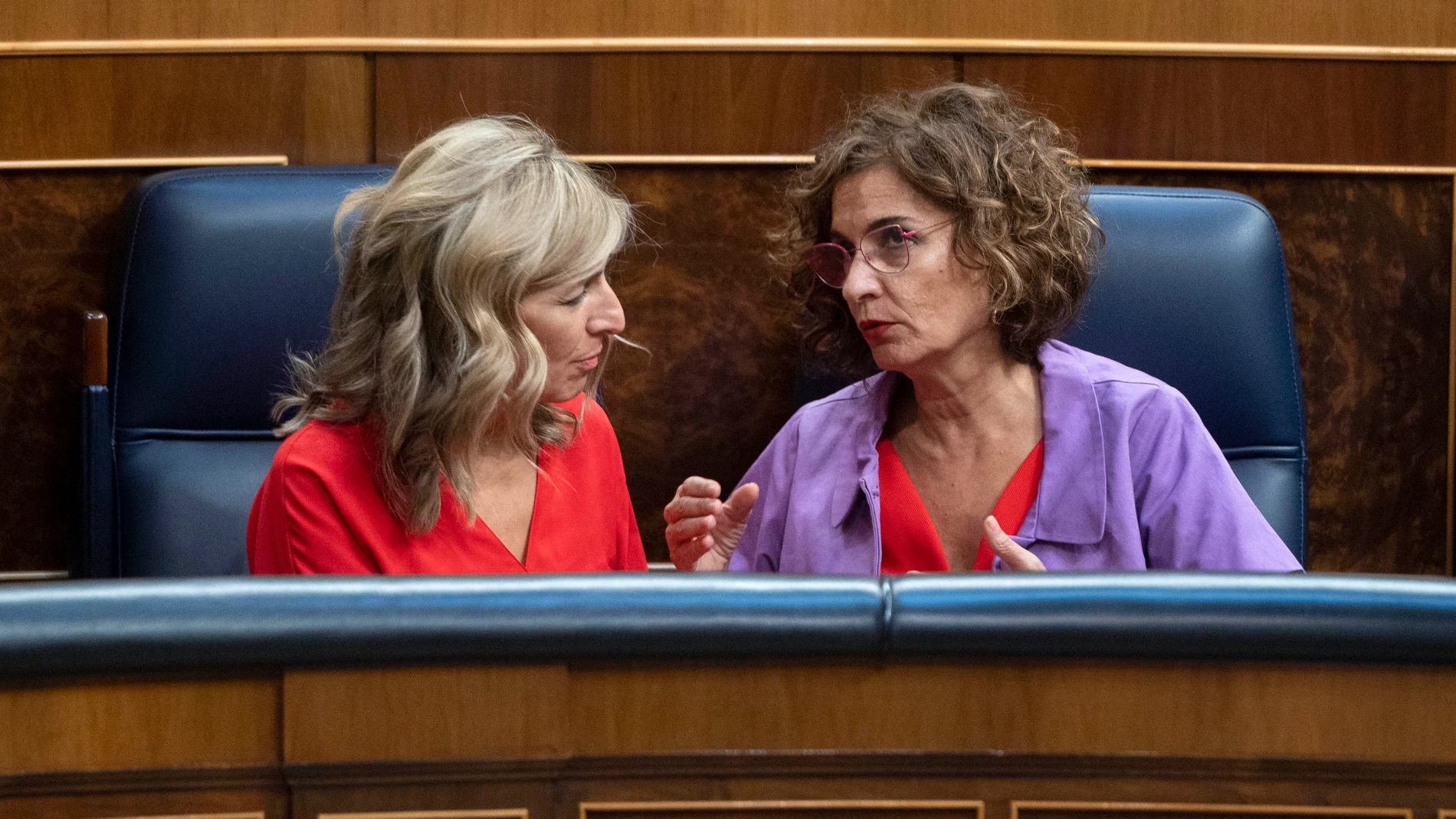 Yolanda Díaz y María Jesús Montero, en el Congreso de los Diputados