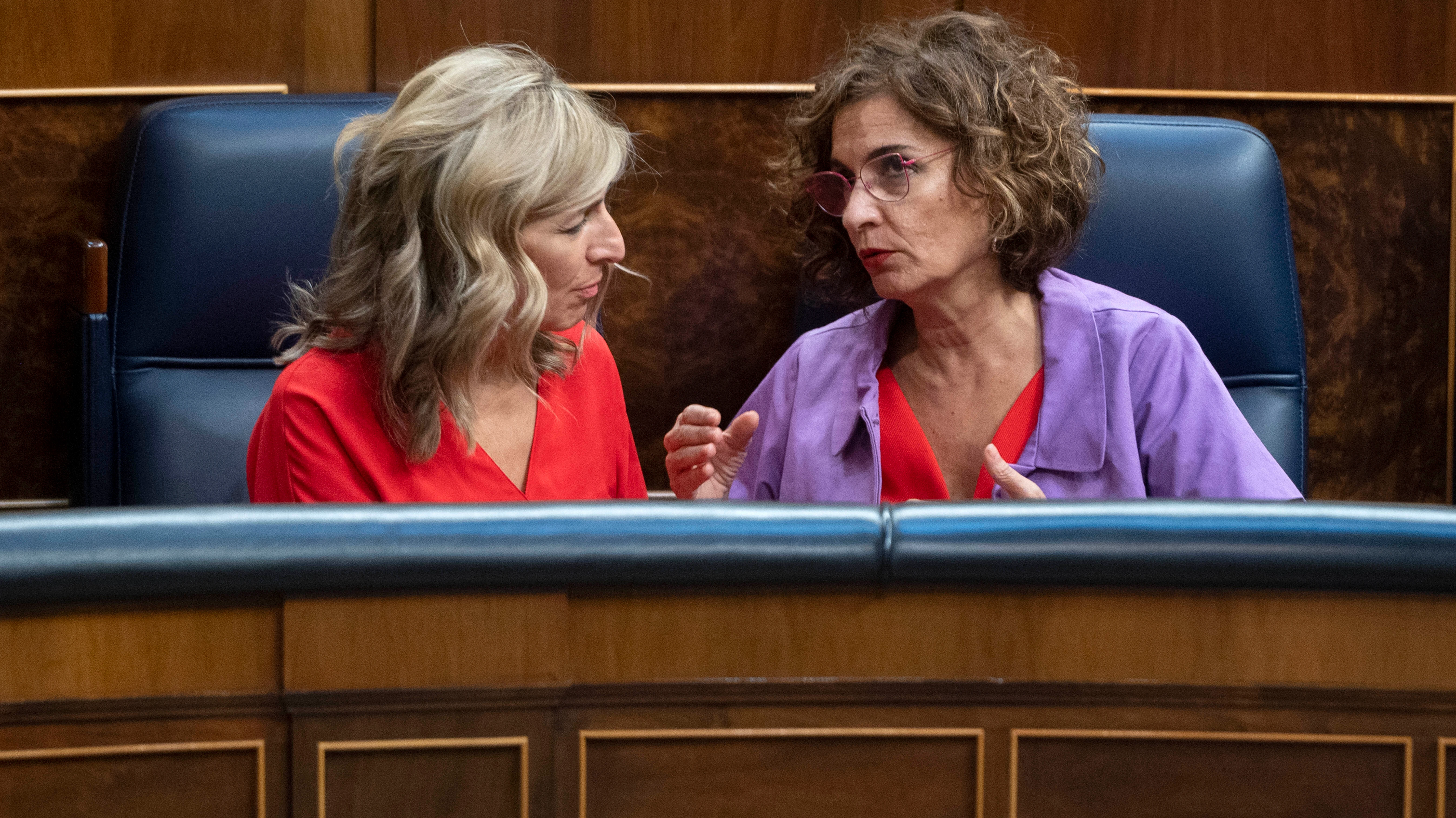 Yolanda Díaz y María Jesús Montero, en el Congreso de los Diputados