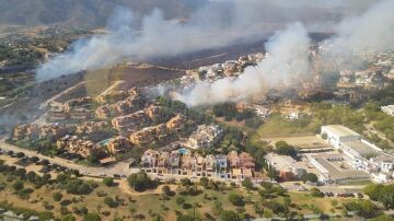 Imagen del incendio declarado en Estepona.