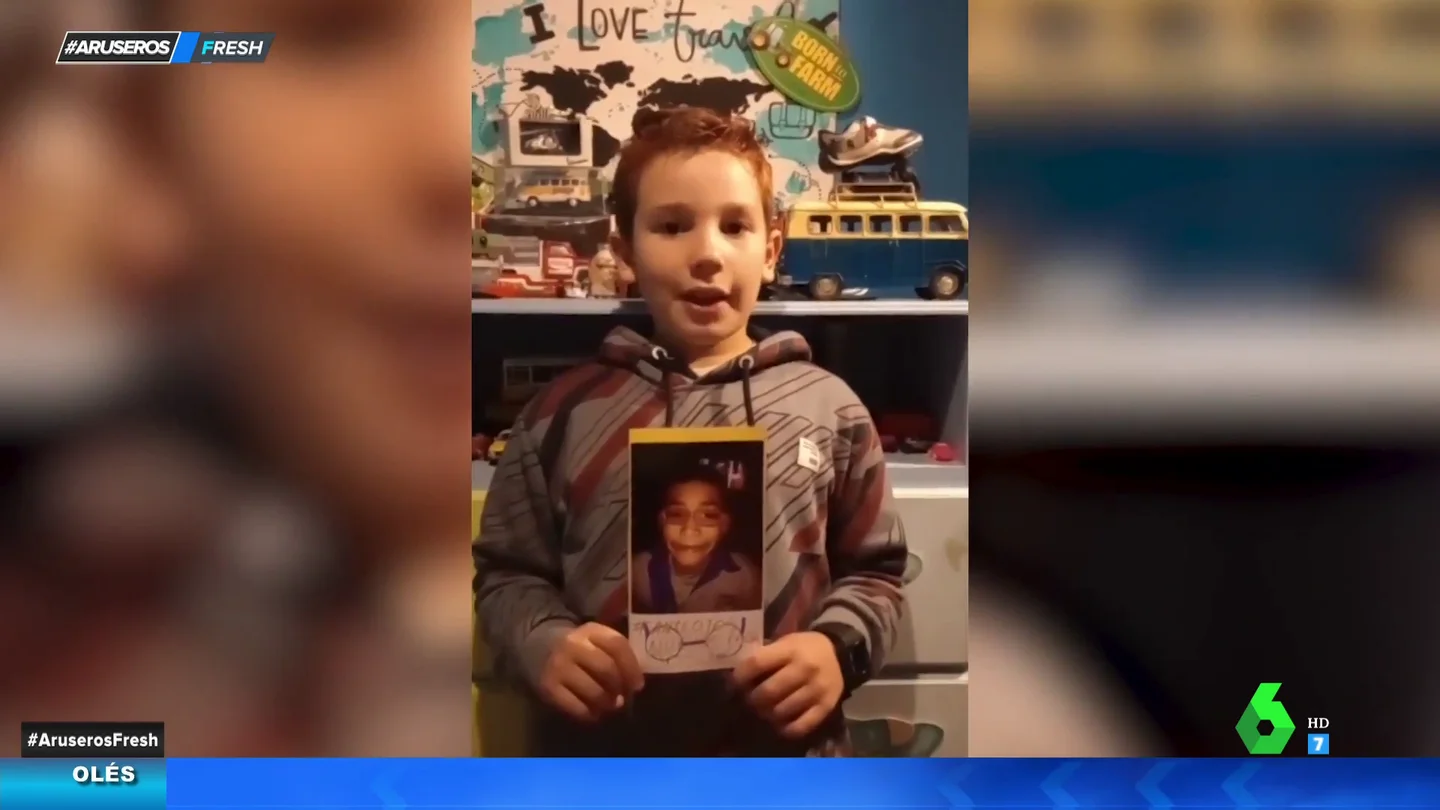 Niño lanza campaña viral para comprar gafas a su compañero Niño lanza campaña viral para comprar gafas a su compañero