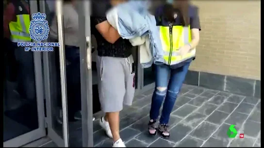 Más de 100 repartidores de 'telecoca' llegan de Colombia captados: "Deben pagar deudas de 15.000 euros" Más de 100 repartidores de 'telecoca' llegan de Colombia captados: "Deben pagar deudas de 15.000 euros"