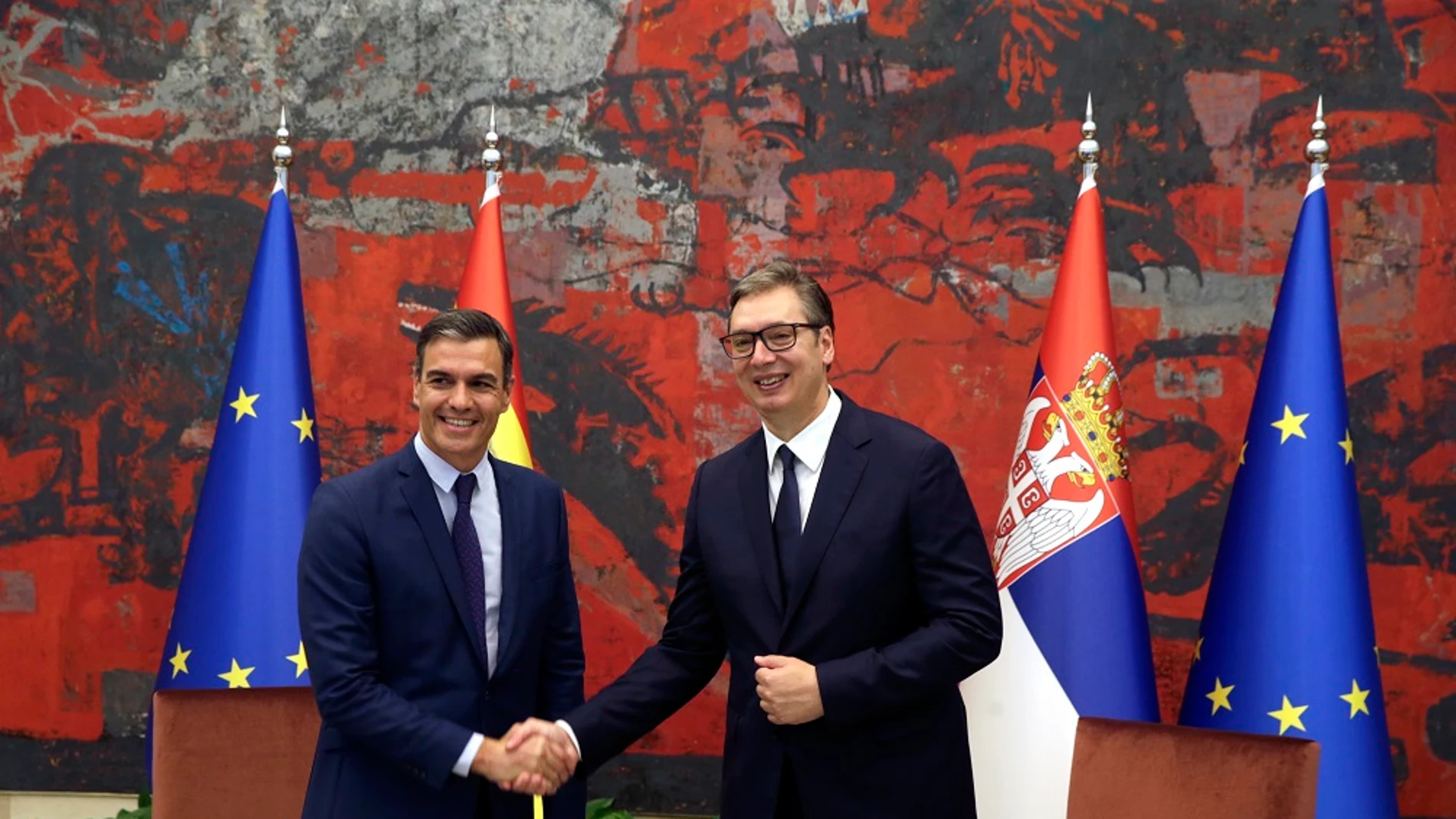 Pedro Sánchez y el presidente de Serbia