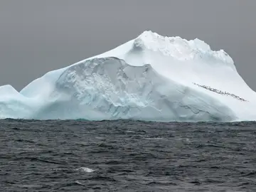 Iceberg en la Antártida. Foto de archivo 