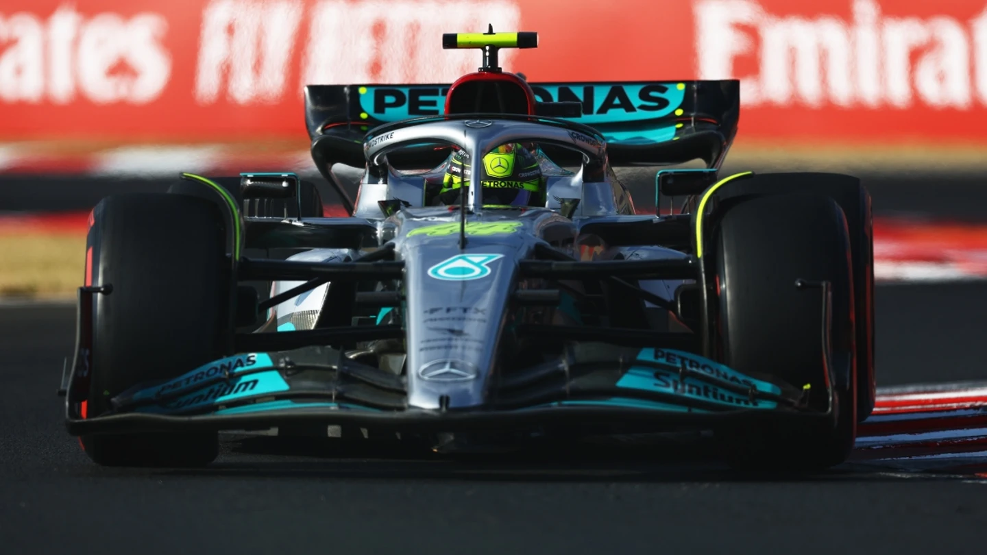 Lewis Hamilton con el Mercedes Lewis Hamilton con el Mercedes