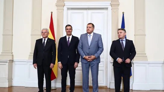 Pedro Sánchez, con los tres copresidentes de Bosnia y Herzegovina Pedro Sánchez, con los tres copresidentes de Bosnia y Herzegovina