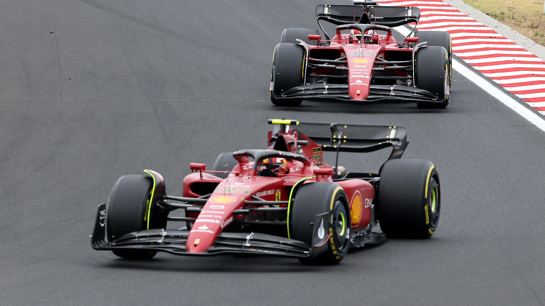 Carlos Sainz y Charles Leclerc, en el GP de Hungría