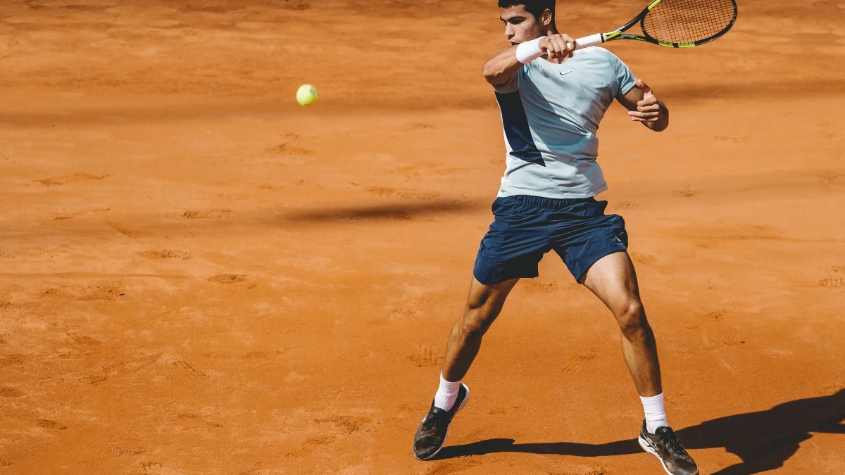 Carlos Alcaraz durante un partido en Umag