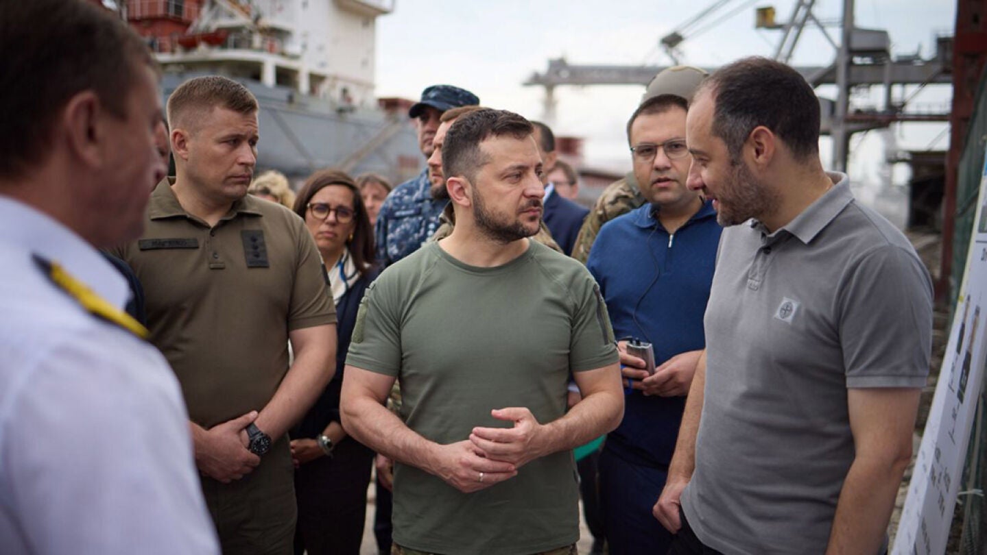 Zelenski pide la evacuaci&oacute;n de la regi&oacute;n de Donetsk