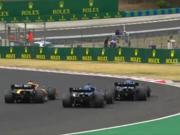 Daniel Ricciardo supera a Esteban Ocon y Fernando Alonso