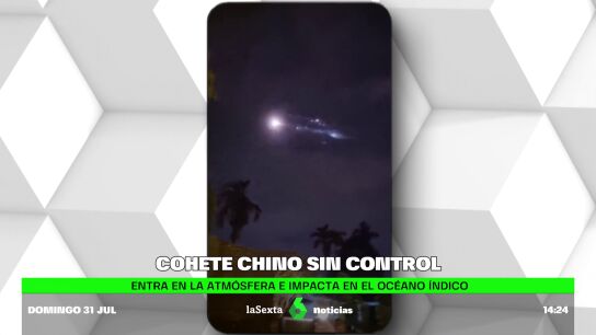 Los restos del cohete chino que estaba fuera de control ardieron durante su ca&iacute;da 