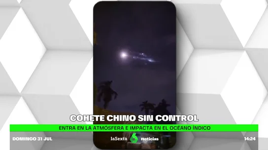 Los restos del cohete chino que estaba fuera de control ardieron durante su caída Los restos del cohete chino que estaba fuera de control ardieron durante su caída