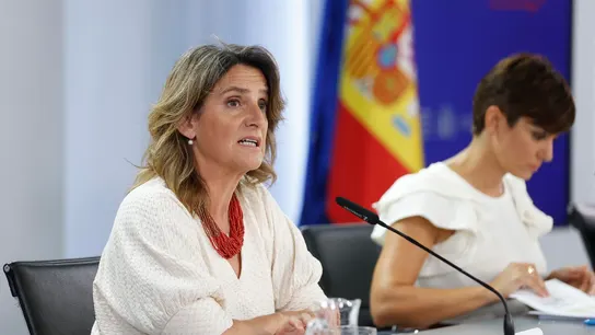 La vicepresidenta tercera y ministra para la Transición Ecológica, Teresa Ribera, y la ministra de Política Territorial y portavoz del Gobierno, Isabel Rodríguez. La vicepresidenta tercera y ministra para la Transición Ecológica, Teresa Ribera, y la ministra de Política Territorial y portavoz del Gobierno, Isabel Rodríguez.