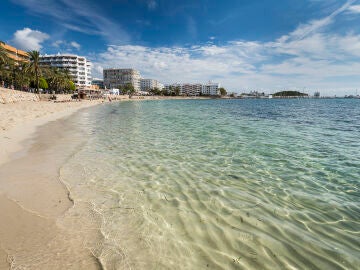 Las playas de Santa Eulária des Riu son uno de los mejores lugares de España para soportar la próxima ola de calor