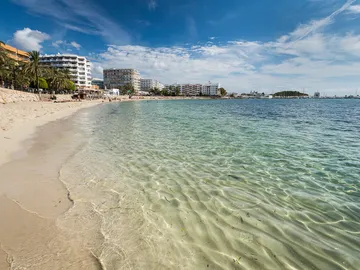 Las playas de Santa Eulária des Riu son uno de los mejores lugares de España para soportar la próxima ola de calor Las playas de Santa Eulária des Riu son uno de los mejores lugares de España para soportar la próxima ola de calor